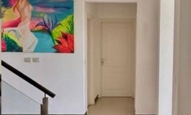 Casa en Los Castores al agua amplia y luminosa