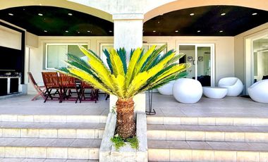 Casa en Los Castores al agua amplia y luminosa