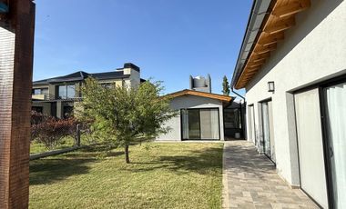 Casa en alquiler temporal, barrio Champaqui Golf