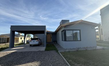 Casa en alquiler temporal, barrio Champaqui Golf