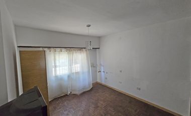 VENTA CASA 4 AMBIENTES EN VILLA ADELINA