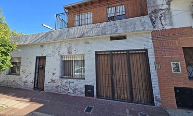 VENTA CASA 4 AMBIENTES EN VILLA ADELINA