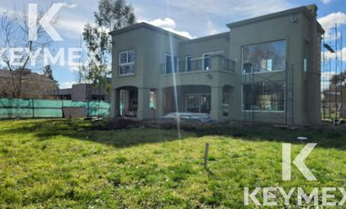 VENTA CASA DE 4 DORMITORIOS EN MIRALAGOS