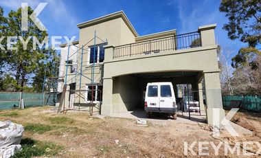 VENTA CASA DE 4 DORMITORIOS EN MIRALAGOS