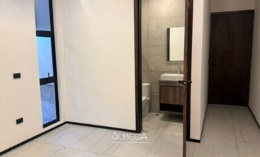 Casa en Renta con Roof Garden en Fraccionamiento Cerrado – Zona Ánimas