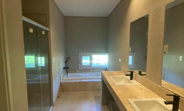 CASA VENTA 4 DORMITORIOS EN MIRALAGOS