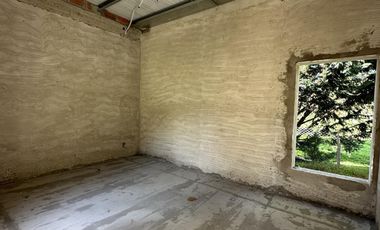 VENTA CASA DE 3 DORMITORIOS CON PILETA EN MIRALAGOS