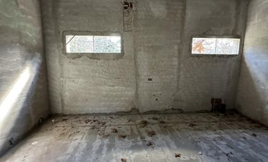 VENTA CASA DE 3 DORMITORIOS CON PILETA EN MIRALAGOS