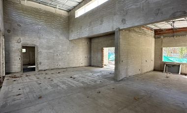 VENTA CASA DE 3 DORMITORIOS CON PILETA EN MIRALAGOS