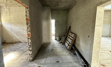 VENTA CASA DE 3 DORMITORIOS CON PILETA EN MIRALAGOS