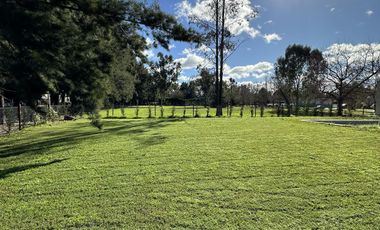 VENTA CASA DE 3 DORMITORIOS CON PILETA EN MIRALAGOS