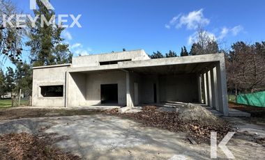 VENTA CASA DE 3 DORMITORIOS CON PILETA EN MIRALAGOS