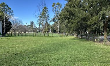 VENTA CASA DE 3 DORMITORIOS CON PILETA EN MIRALAGOS
