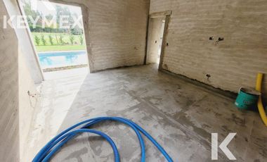 VENTA CASA DE 3 DORMITORIOS CON PILETA EN MIRALAGOS