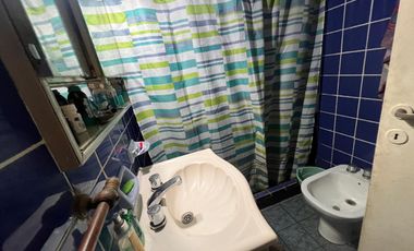 Casa y departamento EN LOTE PROPIO – Ideal dos familias o renta.