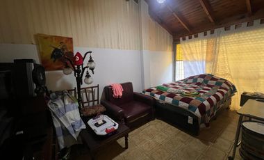 Casa y departamento EN LOTE PROPIO – Ideal dos familias o renta.