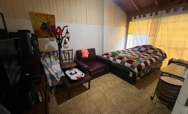 Casa y departamento EN LOTE PROPIO – Ideal dos familias o renta.