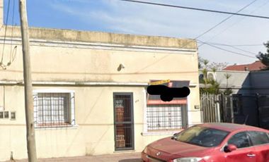 Casa y departamento EN LOTE PROPIO – Ideal dos familias o renta.