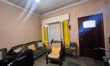 Casa y departamento EN LOTE PROPIO – Ideal dos familias o renta.