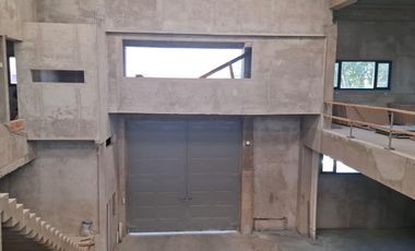 Depósito 1650 m2 cubiertos en Castelar, Moron