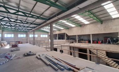 Depósito 1650 m2 cubiertos en Castelar, Moron