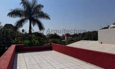 Casa en Condominio con Alberca Común en  Renta