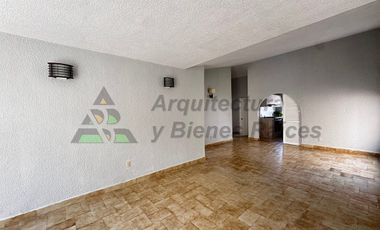 Casa en Condominio con Alberca Común en  Renta