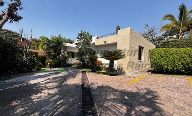 Casa en Condominio con Alberca Común en  Renta