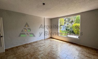 Casa en Condominio con Alberca Común en  Renta