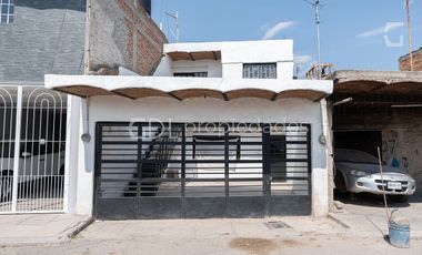 LAS PINTITAS CASA MUY AMPLIA EN VENTA