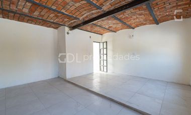 LAS PINTITAS CASA MUY AMPLIA EN VENTA