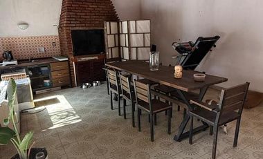 Casa de Seis ambientes con Quincho, Pileta y Espacio Cochera en Venta en Wilde