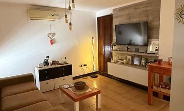 Casa de Seis ambientes con Quincho, Pileta y Espacio Cochera en Venta en Wilde