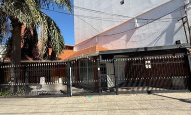 Casa de Seis ambientes con Quincho, Pileta y Espacio Cochera en Venta en Wilde