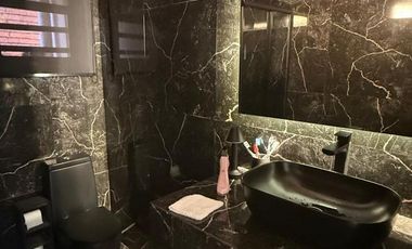 Casa de Seis ambientes con Quincho, Pileta y Espacio Cochera en Venta en Wilde