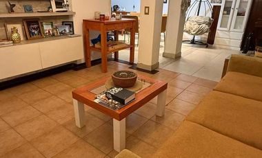 Casa de Seis ambientes con Quincho, Pileta y Espacio Cochera en Venta en Wilde