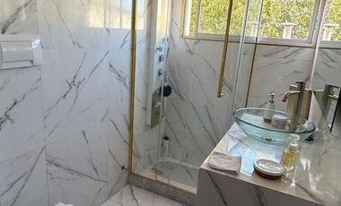 Casa de Seis ambientes con Quincho, Pileta y Espacio Cochera en Venta en Wilde