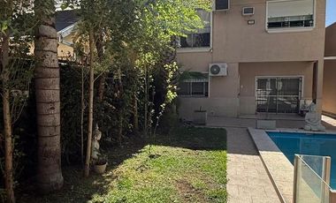 Casa de Seis ambientes con Quincho, Pileta y Espacio Cochera en Venta en Wilde