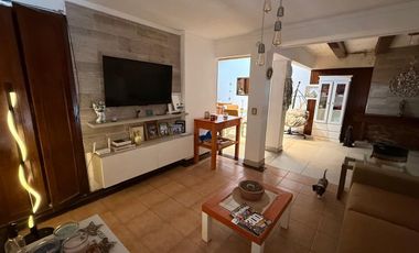 Casa de Seis ambientes con Quincho, Pileta y Espacio Cochera en Venta en Wilde