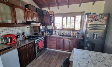Departamento en planta alta + patio y quincho