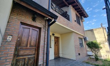 Departamento en planta alta + patio y quincho