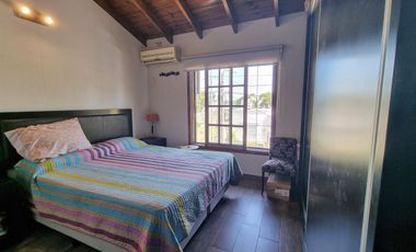 Departamento en planta alta + patio y quincho