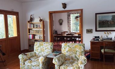 Casa sobre amplio terreno en venta - Villa La Angostura con vista a lago y montaña