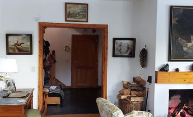 Casa sobre amplio terreno en venta - Villa La Angostura con vista a lago y montaña