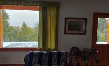 Casa sobre amplio terreno en venta - Villa La Angostura con vista a lago y montaña