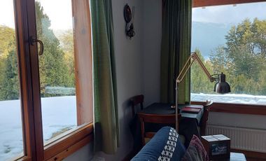 Casa sobre amplio terreno en venta - Villa La Angostura con vista a lago y montaña