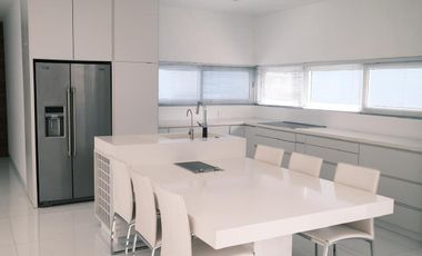 Casa en coto cerca del Parque Metropolitano