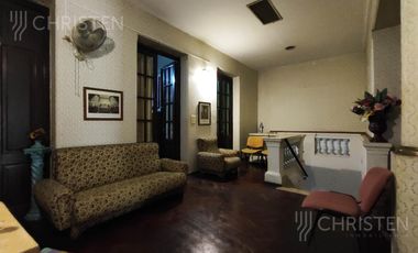 Casa en venta. Ideal para emprendimiento inmobiliario y/o de salud.