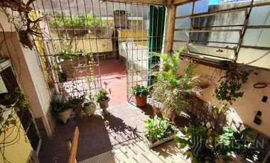 Casa en venta. Ideal para emprendimiento inmobiliario y/o de salud.