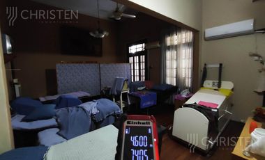 Casa en venta. Ideal para emprendimiento inmobiliario y/o de salud.